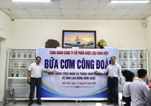 BỮA CƠM CÔNG ĐOÀN TẠI CÔNG TY CỔ PHẦN DƯỢC LIỆU NINH HIỆP